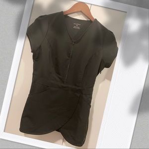 Jaanuu zip signature tulip black scrub top